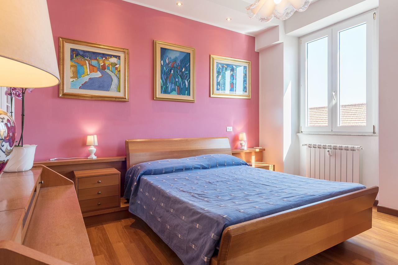 רומא Colosseum Roomy Apartment מראה חיצוני תמונה
