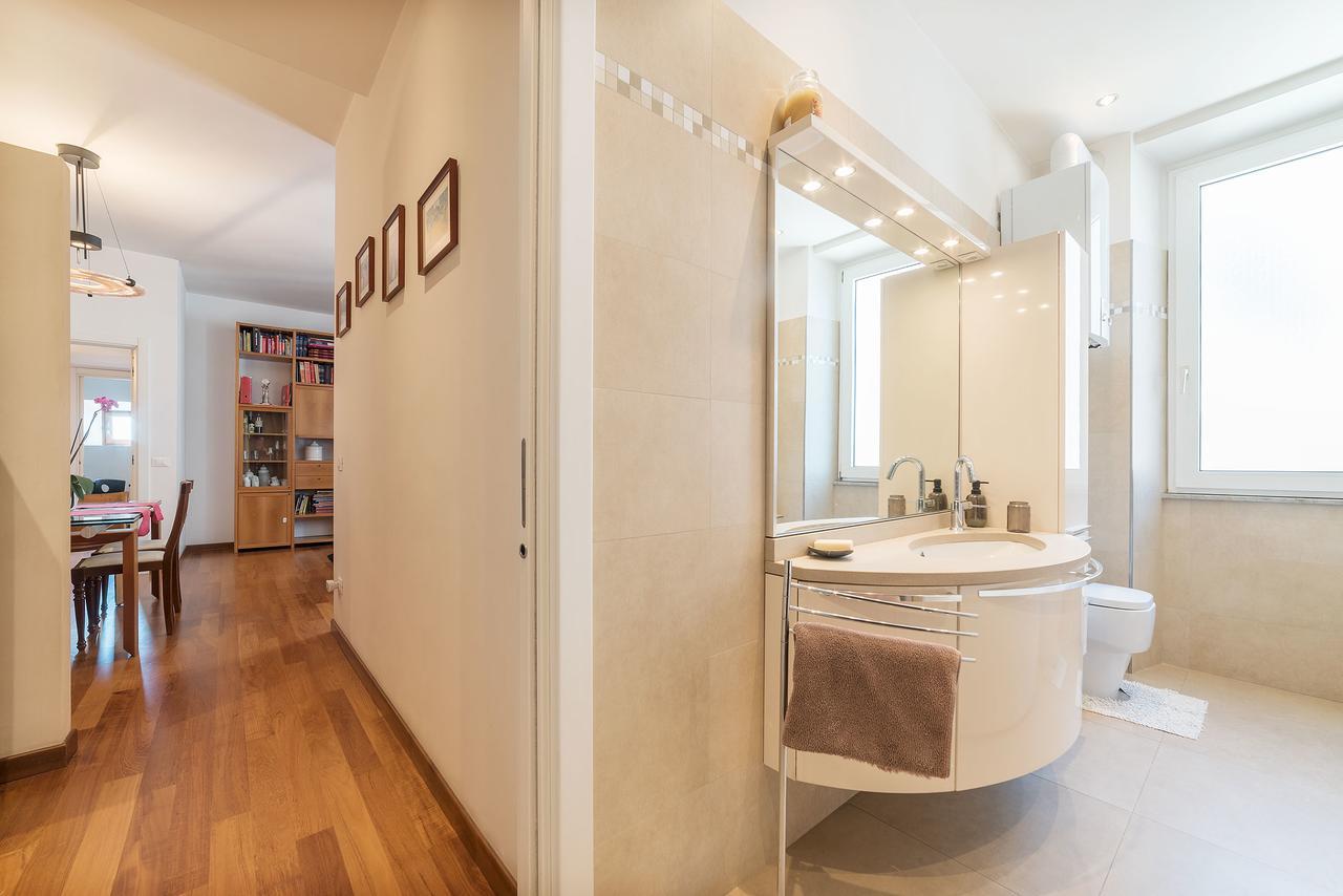 רומא Colosseum Roomy Apartment מראה חיצוני תמונה
